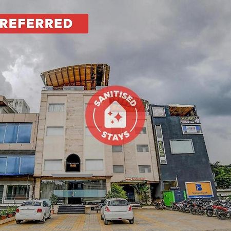 Vaccinated Staff- Townhouse Oak Hotel Silvotel Indore Extérieur photo