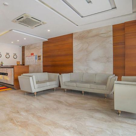 Vaccinated Staff- Townhouse Oak Hotel Silvotel Indore Extérieur photo