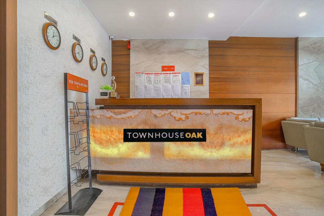 Vaccinated Staff- Townhouse Oak Hotel Silvotel Indore Extérieur photo