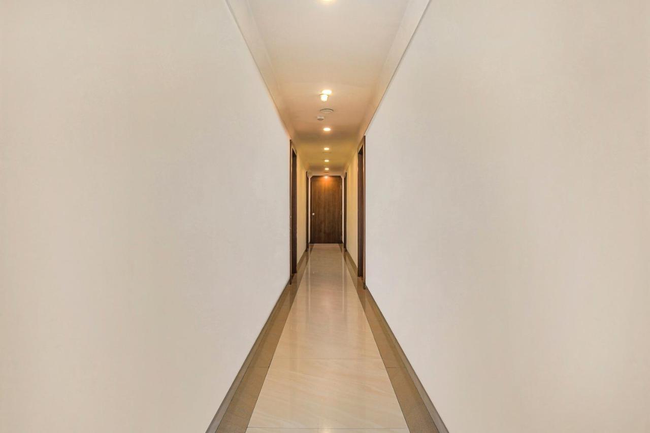 Vaccinated Staff- Townhouse Oak Hotel Silvotel Indore Extérieur photo