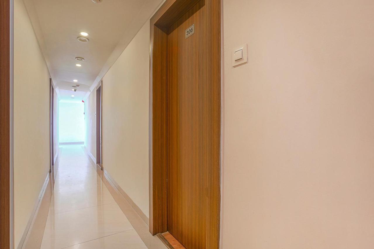 Vaccinated Staff- Townhouse Oak Hotel Silvotel Indore Extérieur photo