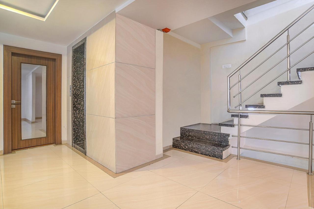 Vaccinated Staff- Townhouse Oak Hotel Silvotel Indore Extérieur photo